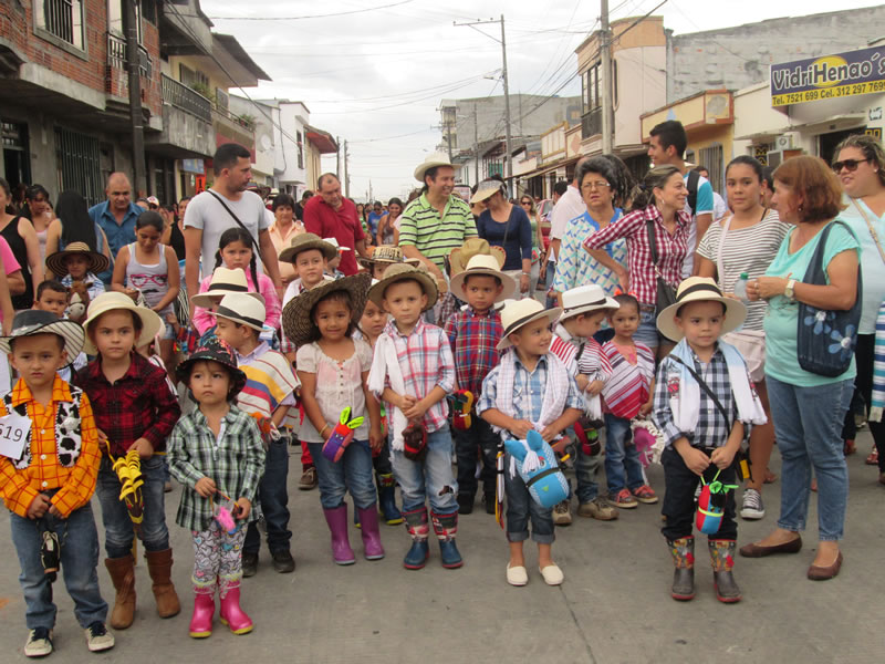 Participación el la cabalgata de caballitos de palo  6