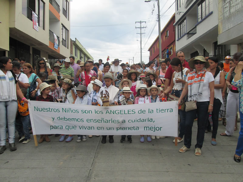 Participación el la cabalgata de caballitos de palo  8