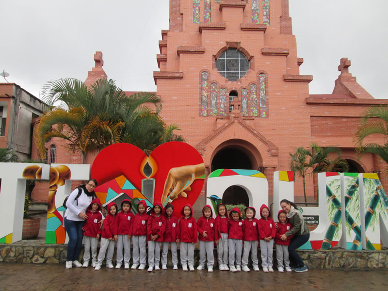 Salida con los estudiantes de transicón a la iglesia