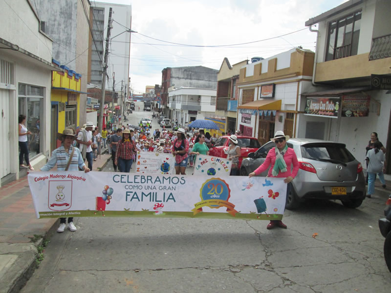 Cabalgata de caballitos de palo