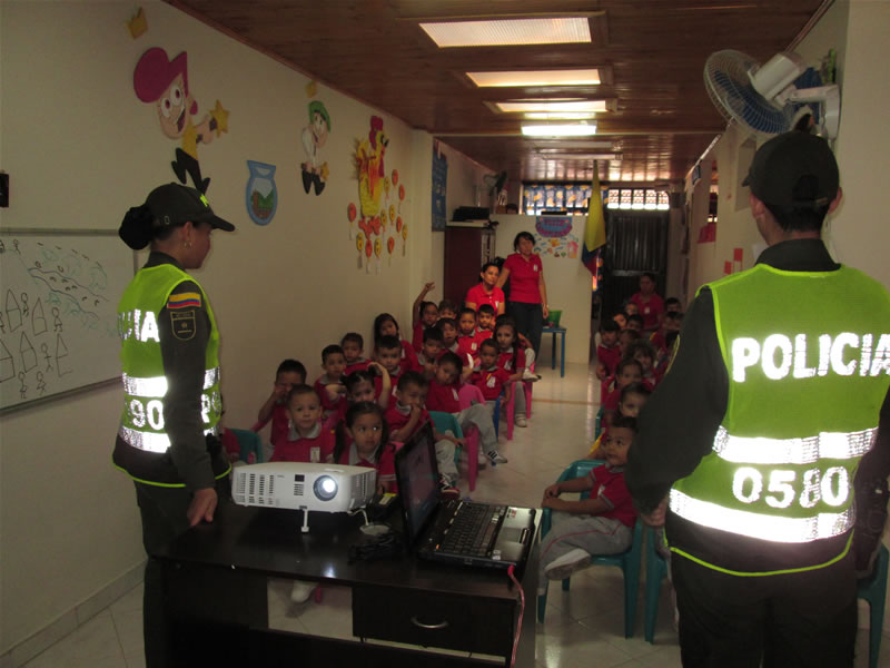 charla policía 1