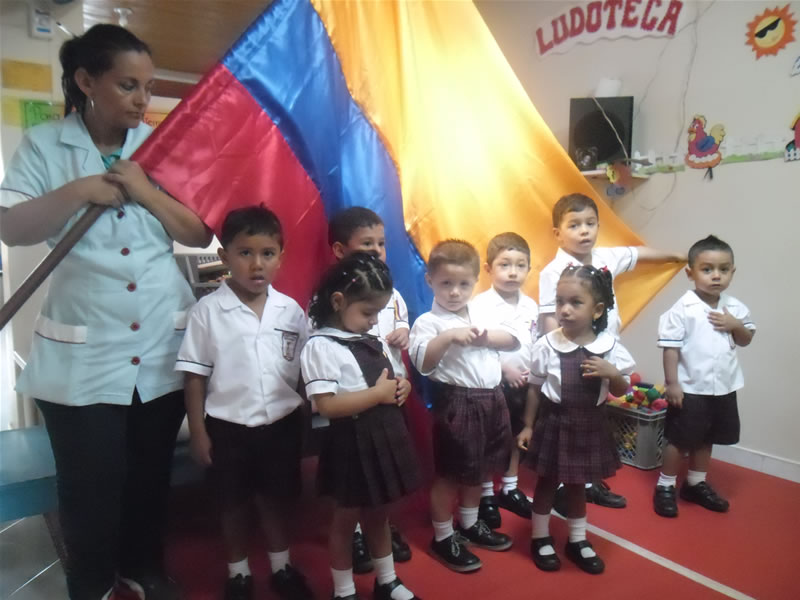 izada de bandera mayo tarde