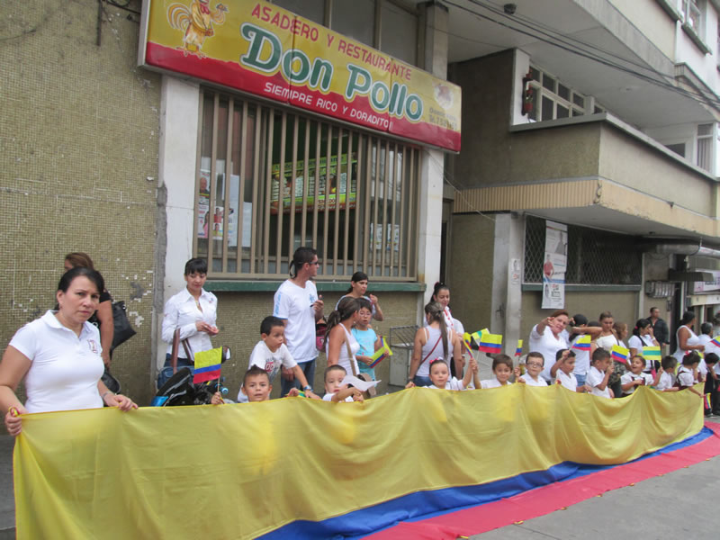 calle de honor para los abuelitos