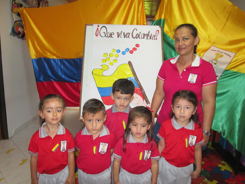 Izad de bandera mes de agosto 2