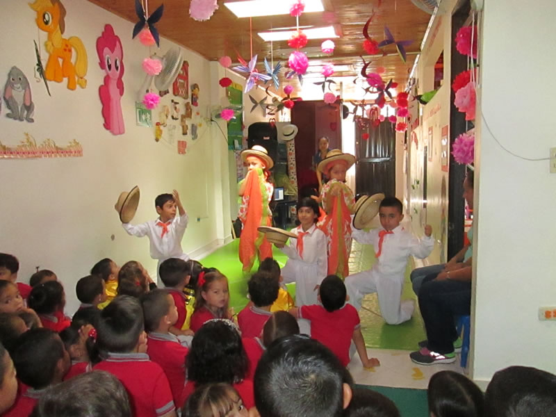 Ensayo en el colegio de bailes     2